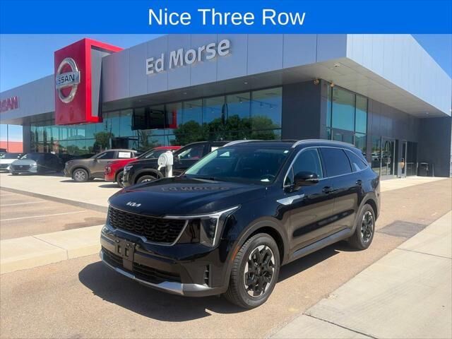 2024 Kia Sorento S — photo 1 of 13