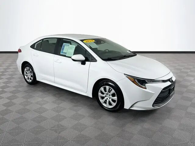 2024 Toyota Corolla LE — photo 1 of 13