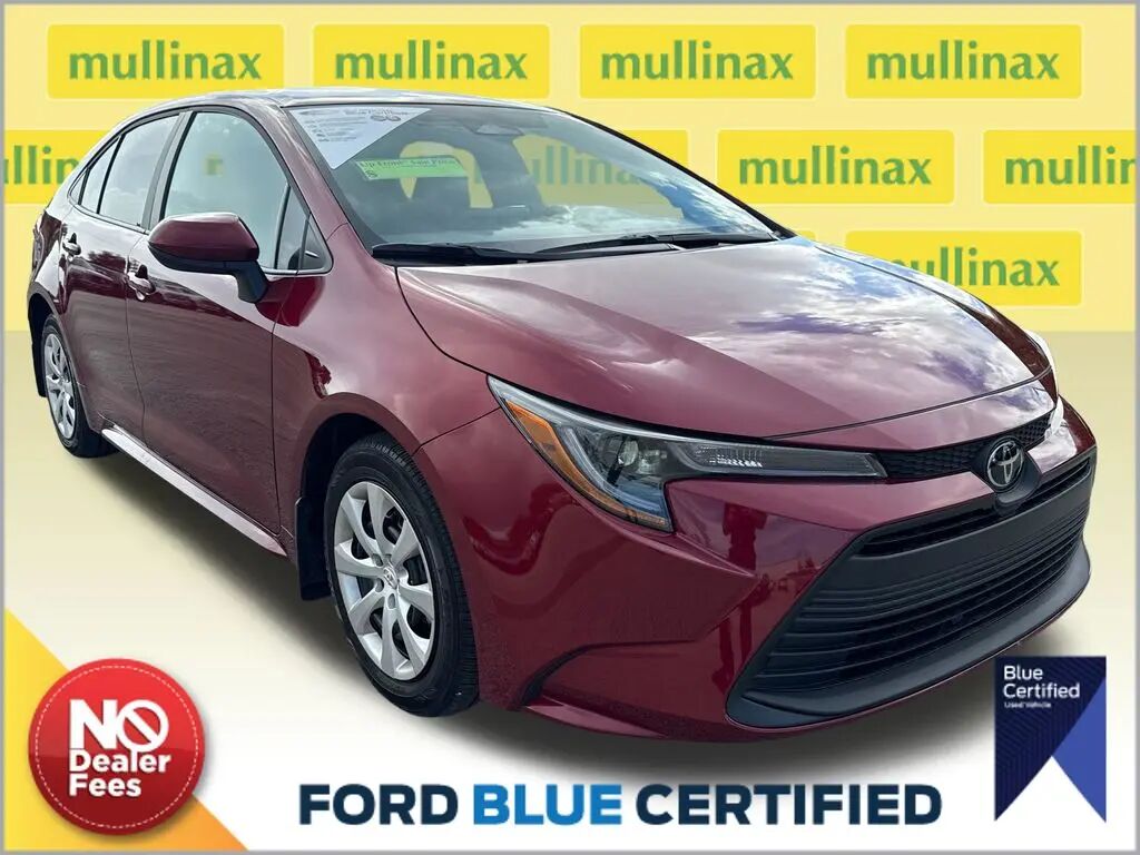 2026 Toyota Corolla LE — photo 1 of 10
