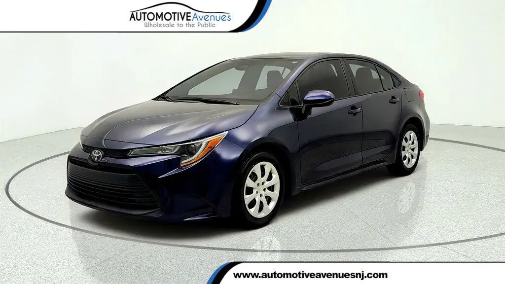 2023 Toyota Corolla LE — photo 1 of 13
