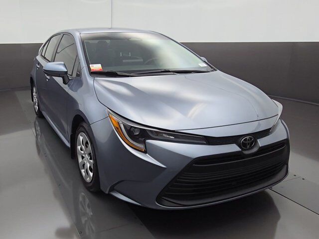2025 Toyota Corolla LE — photo 1 of 13