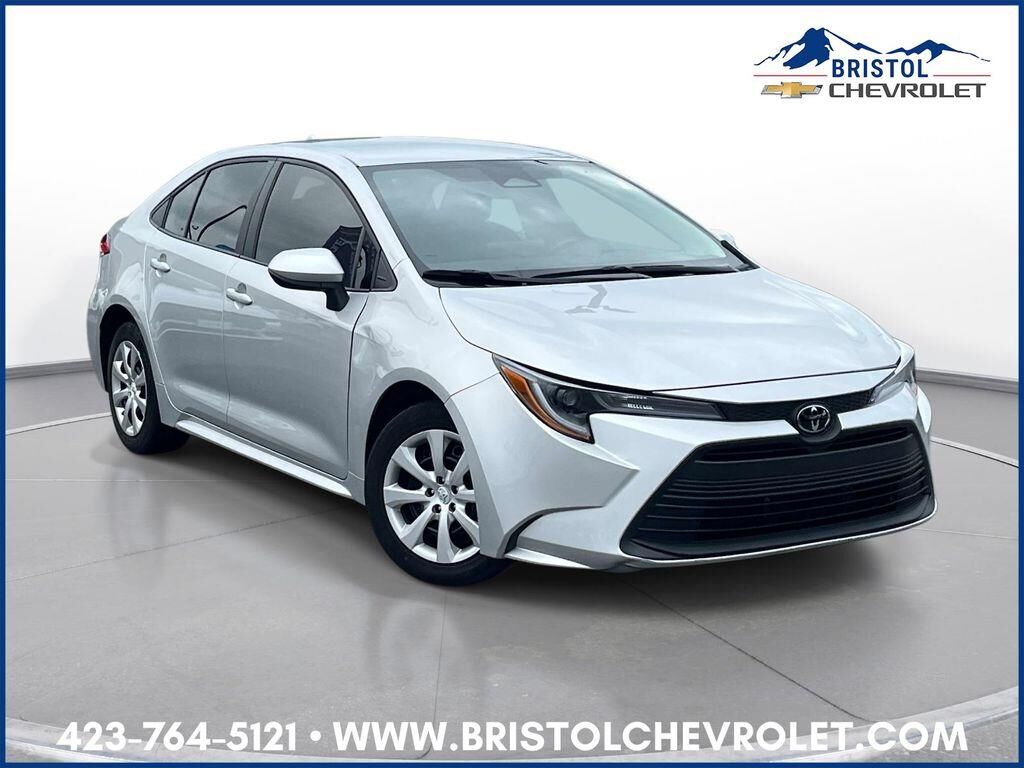 2025 Toyota Corolla LE — photo 1 of 13