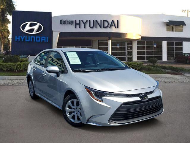 2024 Toyota Corolla LE — photo 1 of 13