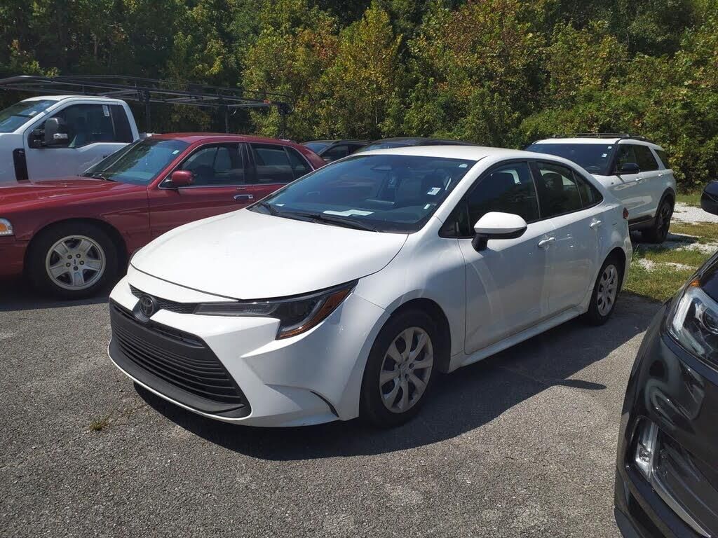2024 Toyota Corolla LE — photo 1 of 1