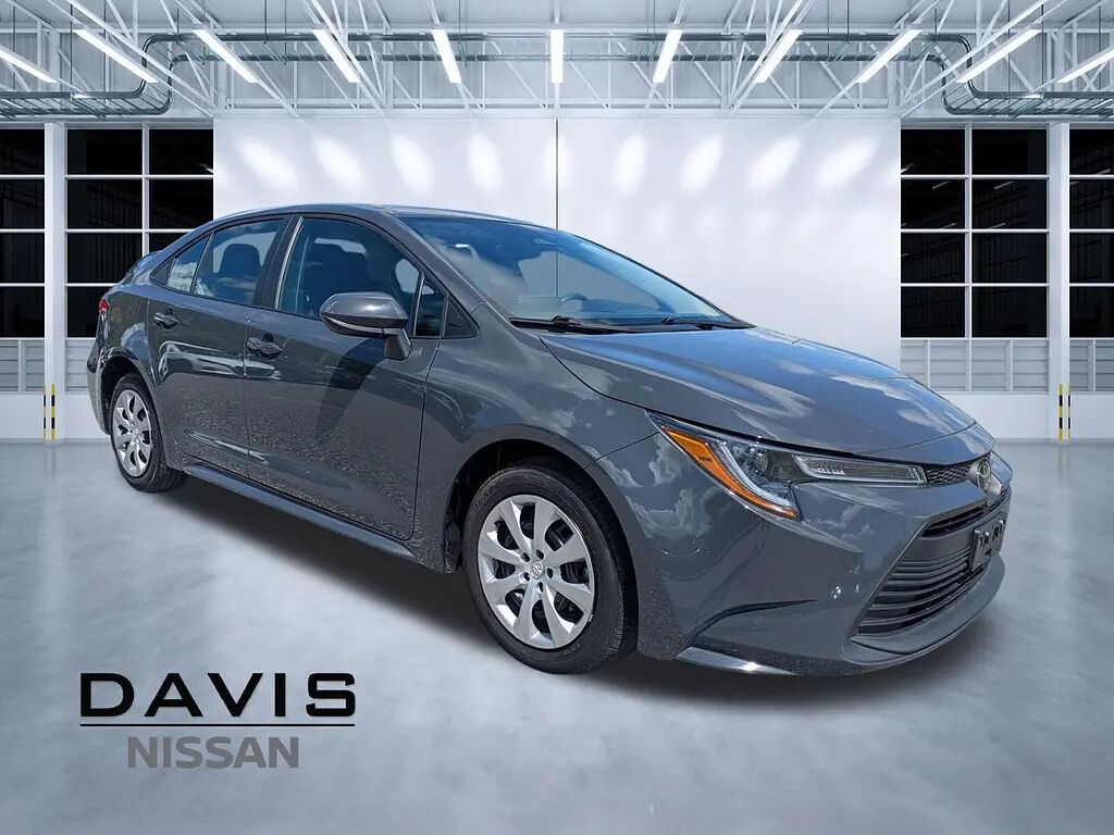 2025 Toyota Corolla LE — photo 1 of 13