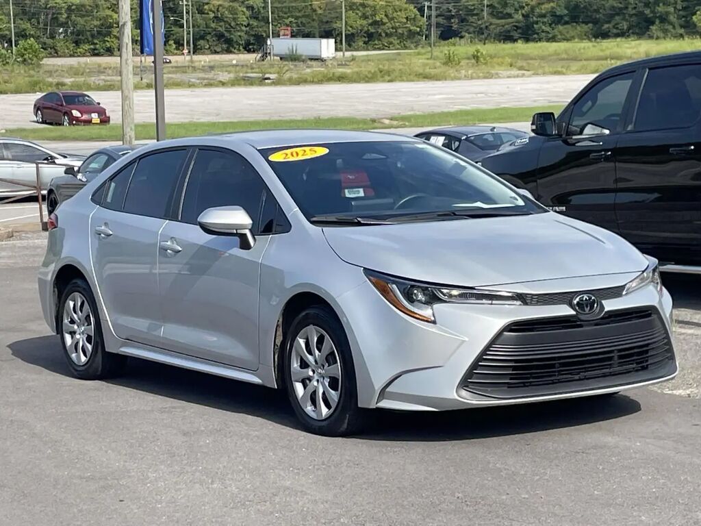2025 Toyota Corolla LE — photo 1 of 13