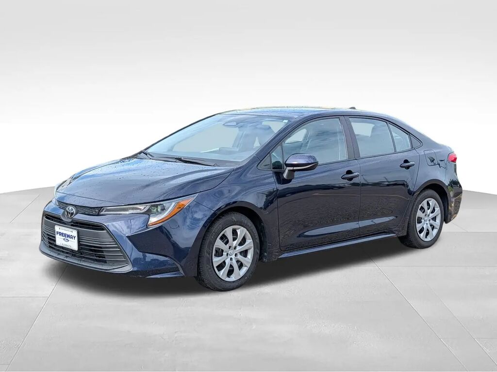 2025 Toyota Corolla LE — photo 1 of 13