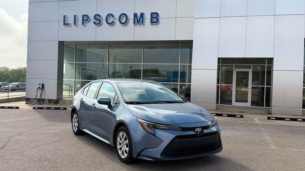 2025 Toyota Corolla LE — photo 1 of 1