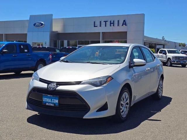 2017 Toyota Corolla LE — photo 1 of 1