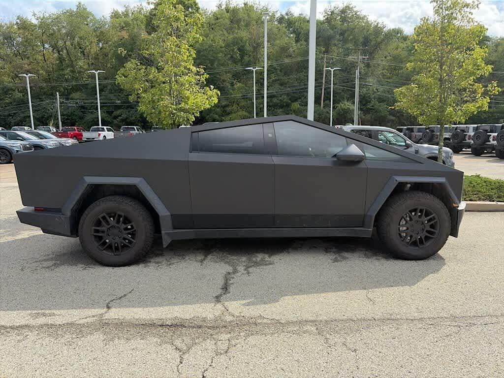 2024 Tesla Cybertruck Base — photo 1 of 1