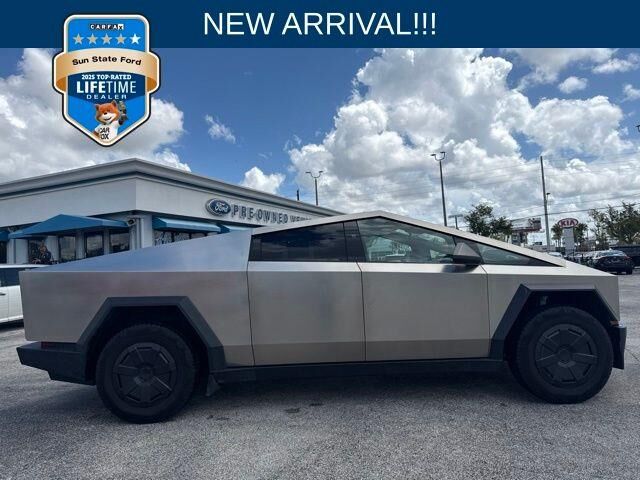 2025 Tesla Cybertruck Base