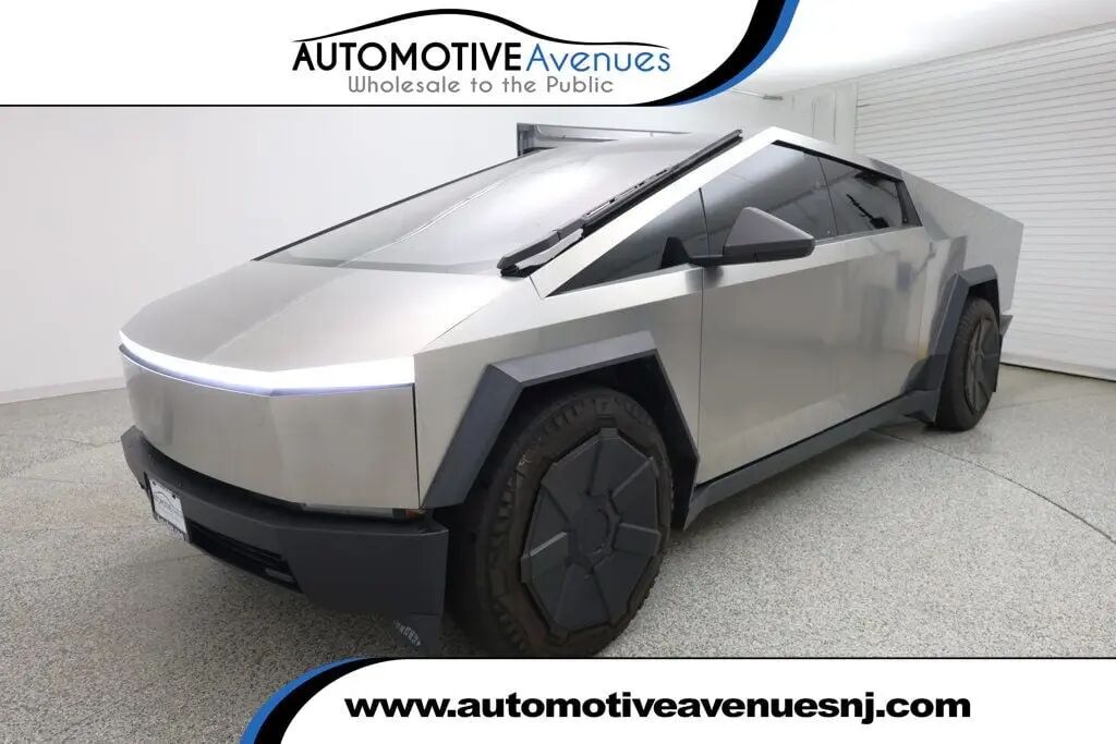 2024 Tesla Cybertruck Base — photo 1 of 13
