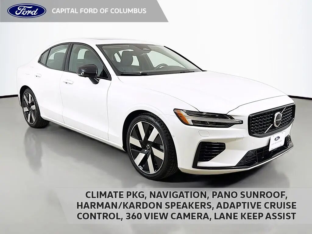 2024 Volvo S60 Recharge T8 Plus Dark Theme