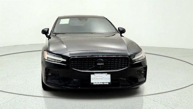 2024 Volvo S60 Plus Black Edition