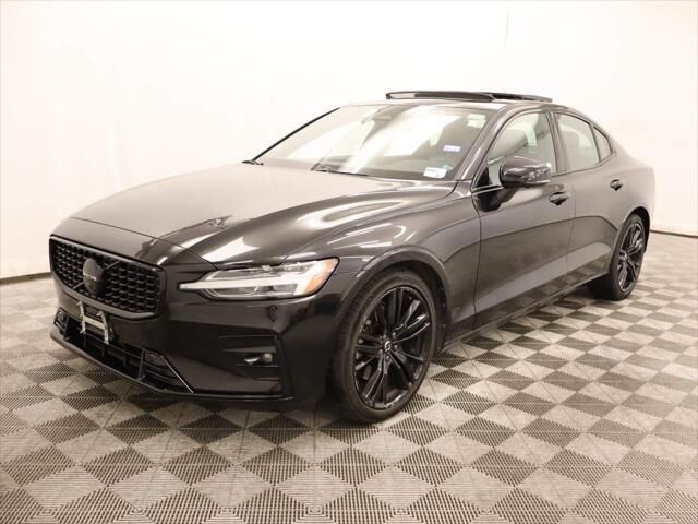 2024 Volvo S60 B5 Plus Black Edition