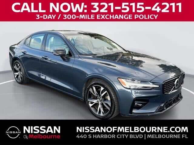 2024 Volvo S60 B5 Core Dark Theme