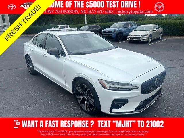 2024 Volvo S60 B5 Core Dark Theme