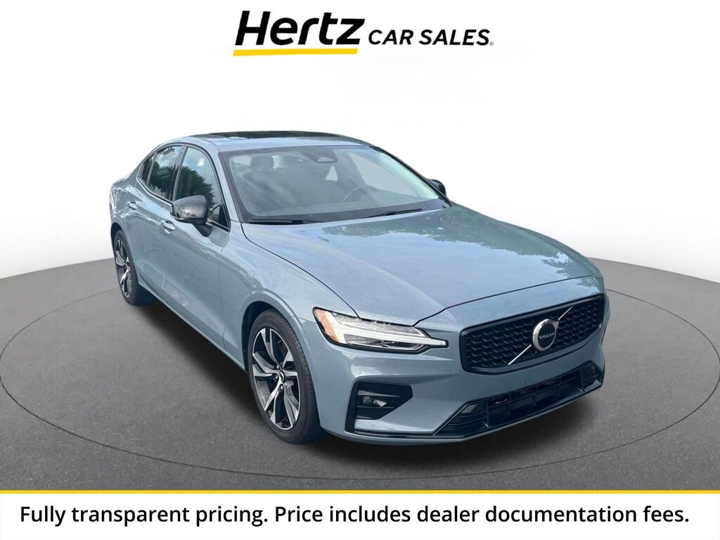 2024 Volvo S60 Core Dark Theme — photo 1 of 1