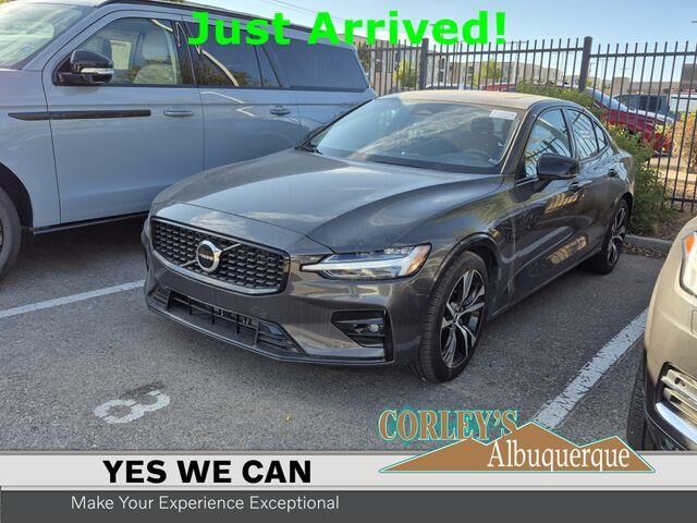 2024 Volvo S60 B5 Core Dark Theme