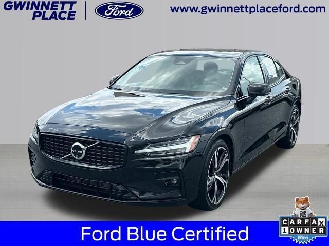 2024 Volvo S60 B5 Plus Dark Theme