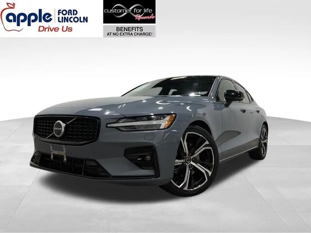 2024 Volvo S60 B5 Plus Dark Theme