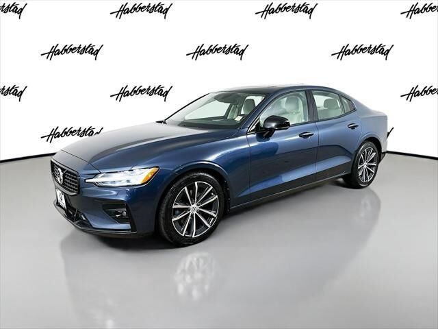 2022 Volvo S60 B5 Momentum