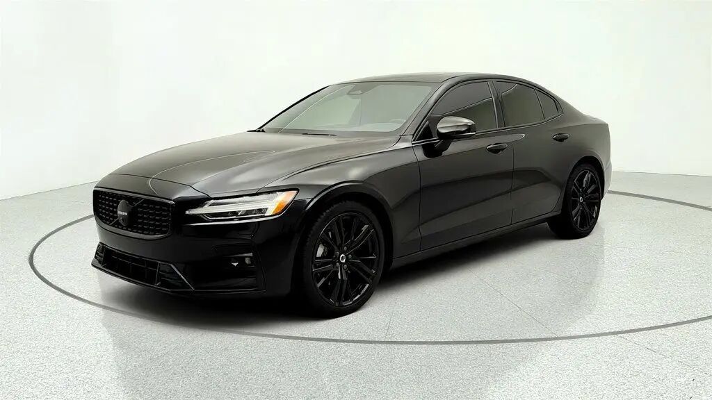 2024 Volvo S60 B5 Plus Black Edition — photo 1 of 13
