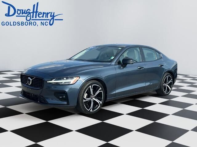2024 Volvo S60 B5 Core Dark Theme