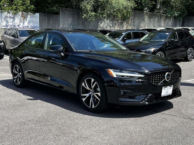 2024 Volvo S60 B5 Plus Dark Theme