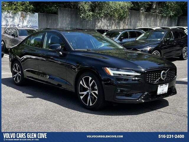 2024 Volvo S60 B5 Plus Dark Theme