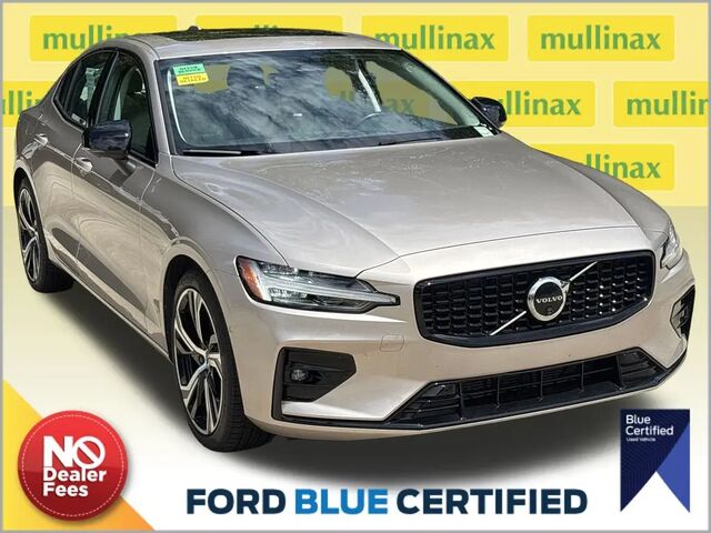 2024 Volvo S60 B5 Plus Dark Theme
