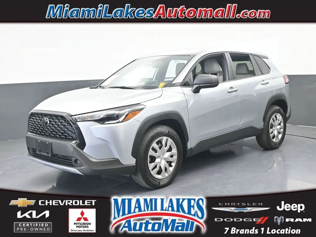 2025 Toyota Corolla Cross L — photo 1 of 13