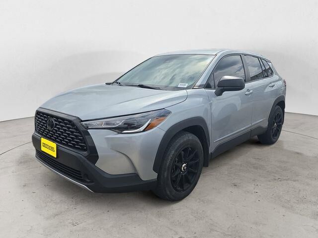 2022 Toyota Corolla Cross L — photo 1 of 13