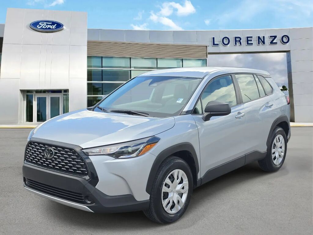 2025 Toyota Corolla Cross L — photo 1 of 13
