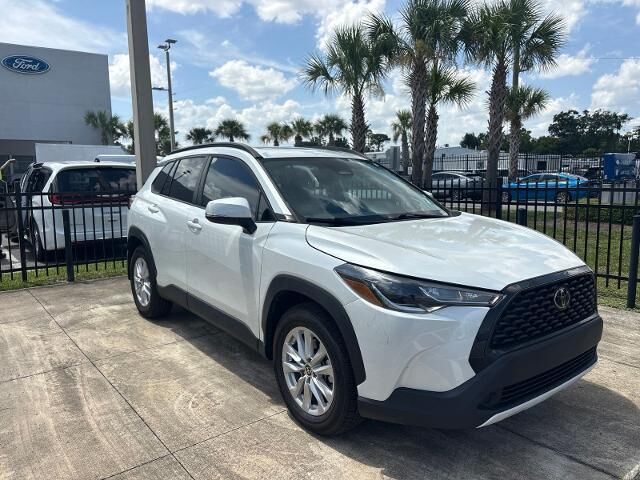 2024 Toyota Corolla Cross LE