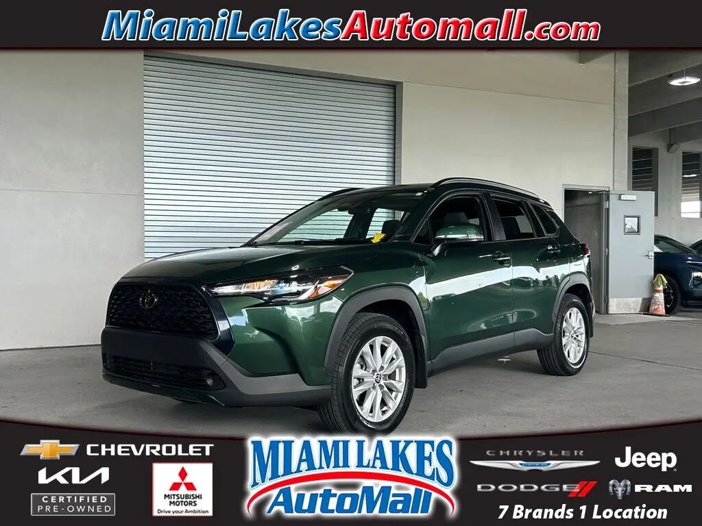 2023 Toyota Corolla Cross LE — photo 1 of 13