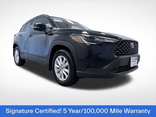 2024 Toyota Corolla Cross LE — photo 1 of 13