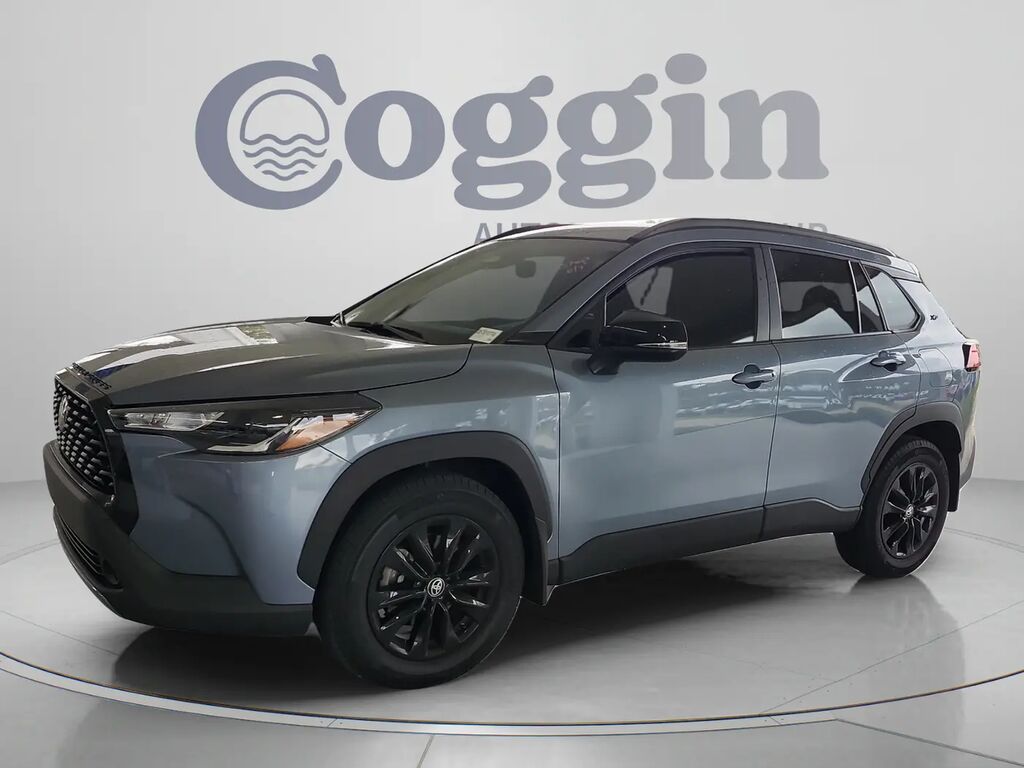2025 Toyota Corolla Cross LE — photo 1 of 13