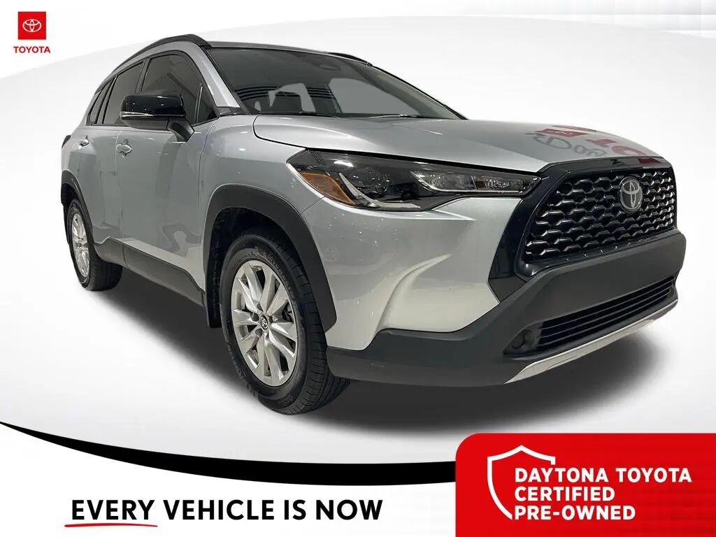 2025 Toyota Corolla Cross LE — photo 1 of 13