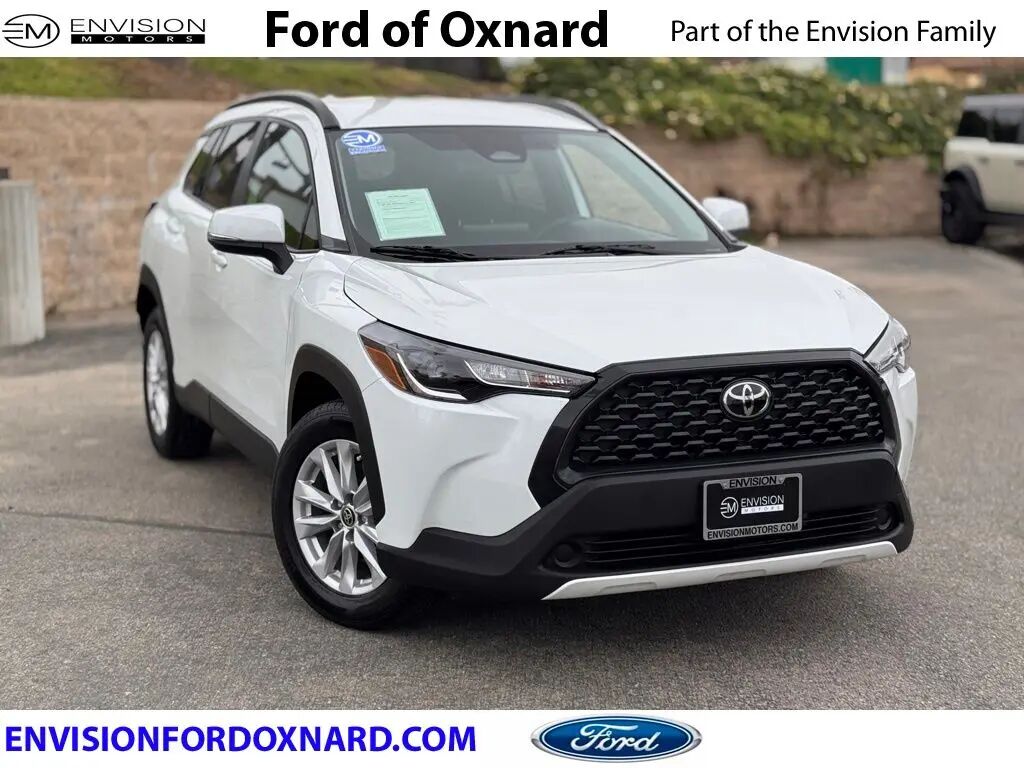 2024 Toyota Corolla Cross LE — photo 1 of 13
