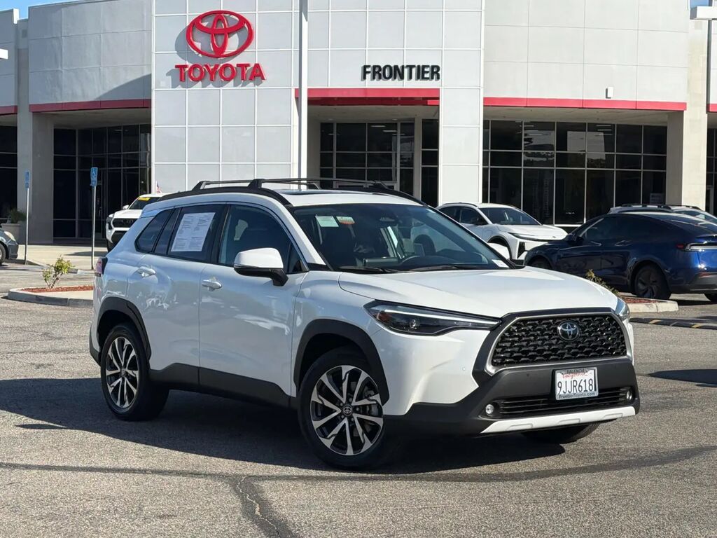 2023 Toyota Corolla Cross XLE — photo 1 of 1