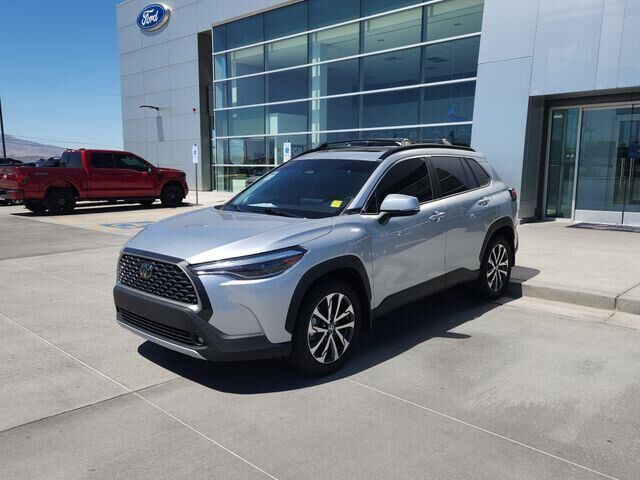 2024 Toyota Corolla Cross XLE