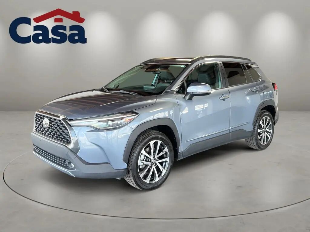 2022 Toyota Corolla Cross XLE — photo 1 of 13