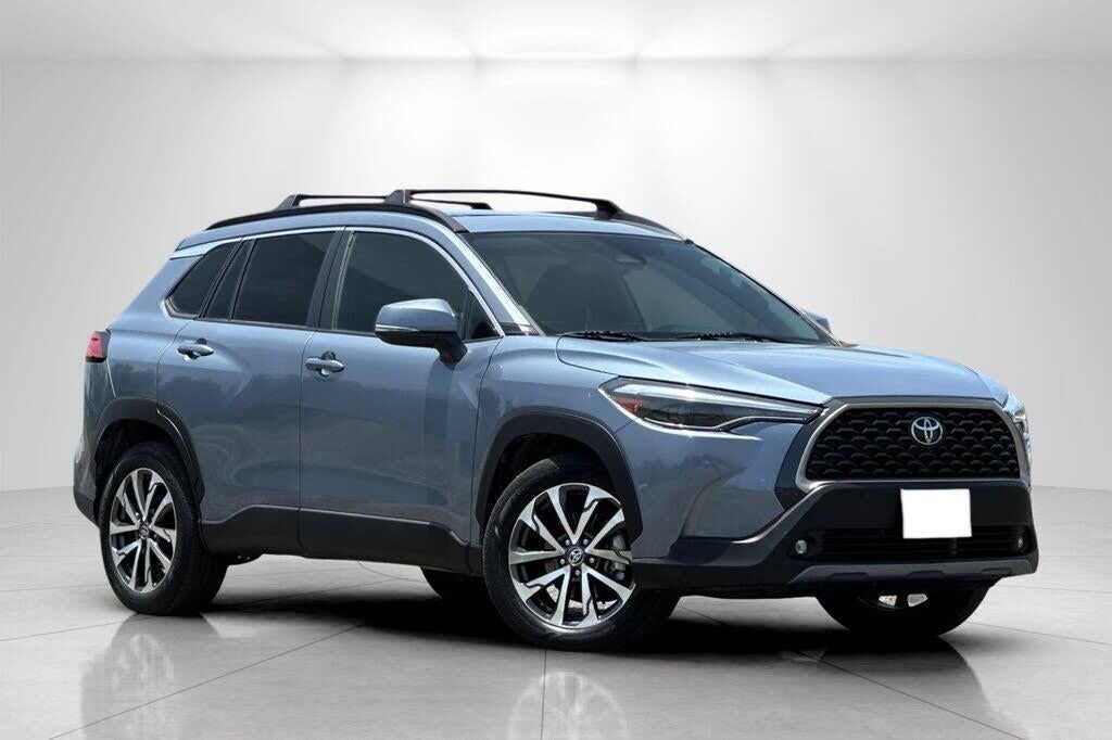 2023 Toyota Corolla Cross XLE — photo 1 of 1