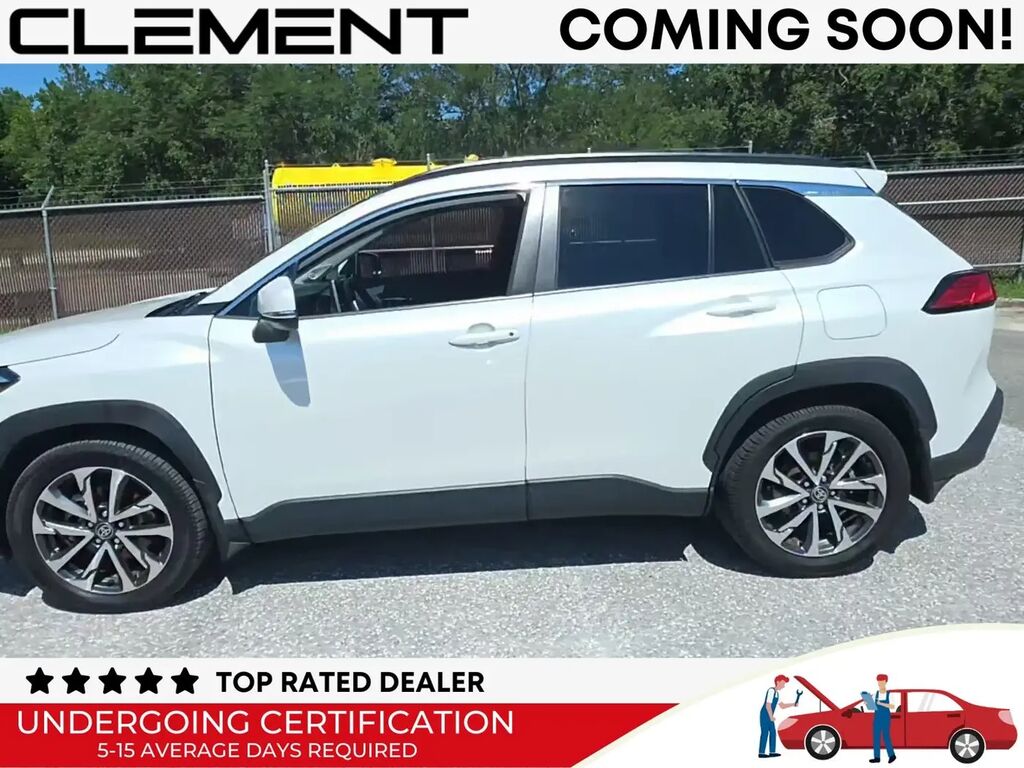 2023 Toyota Corolla Cross XLE — photo 1 of 3