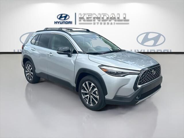 2025 Toyota Corolla Cross XLE