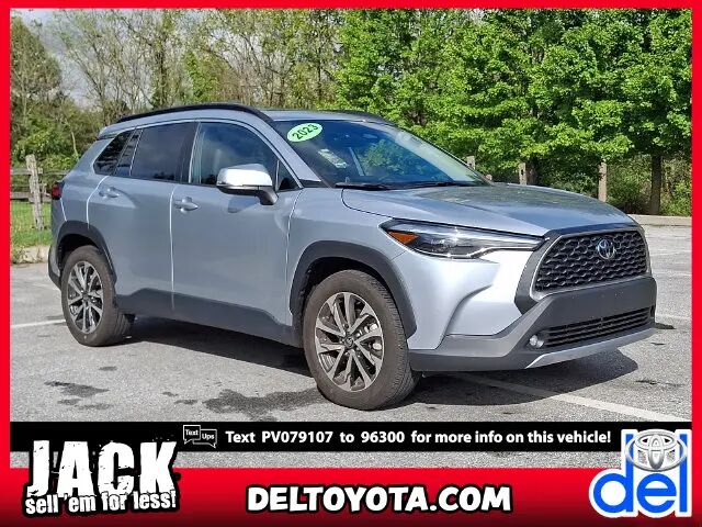 2023 Toyota Corolla Cross XLE — photo 1 of 13