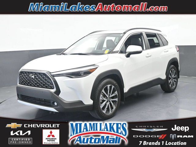 2024 Toyota Corolla Cross XLE — photo 1 of 13