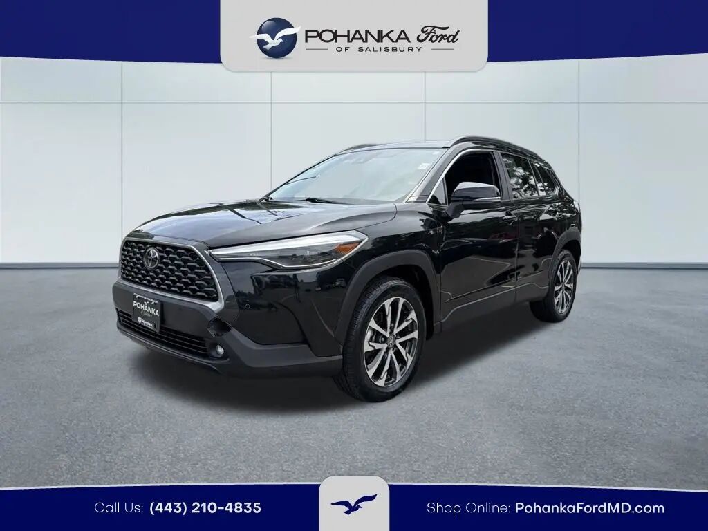 2022 Toyota Corolla Cross XLE — photo 1 of 13