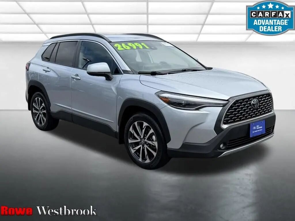 2022 Toyota Corolla Cross XLE — photo 1 of 13